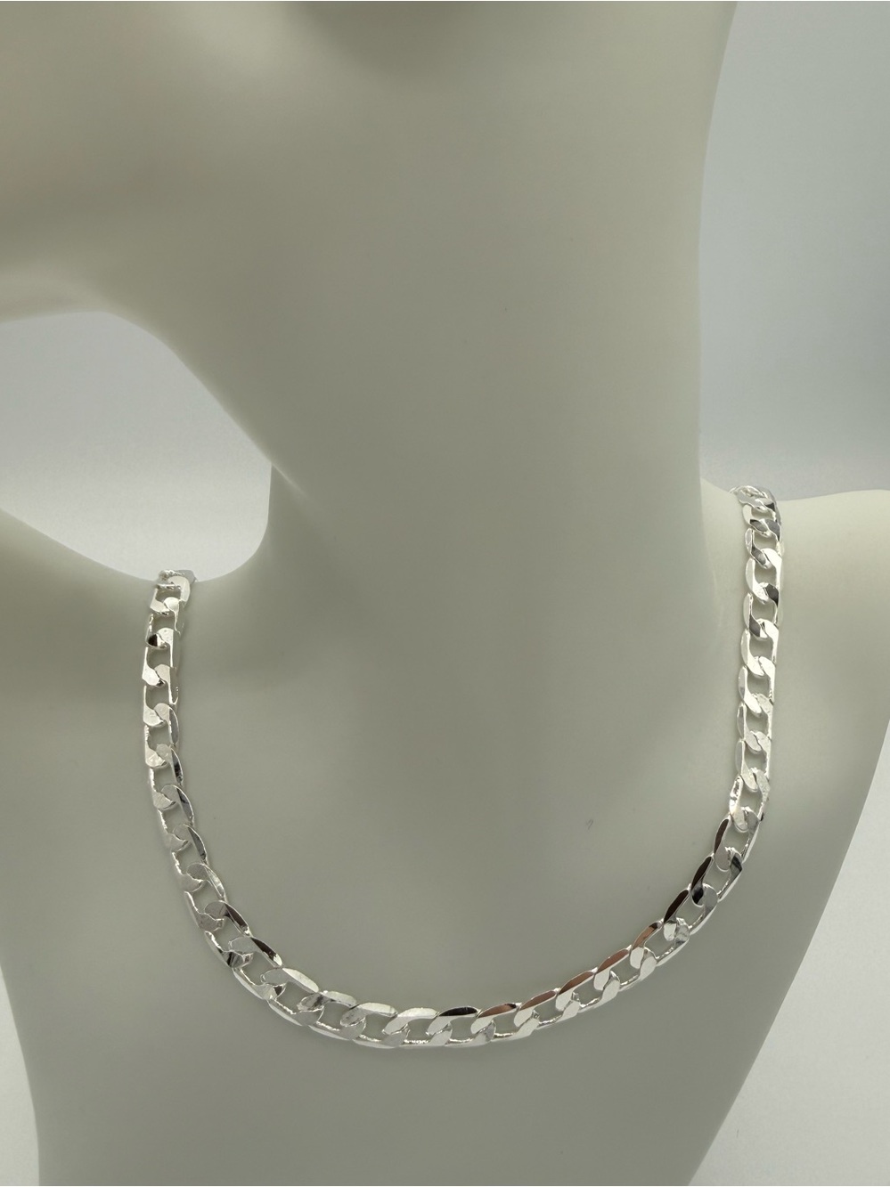 925 Sterling Silver Heavy Cuban Chain Necklace Approx 19”